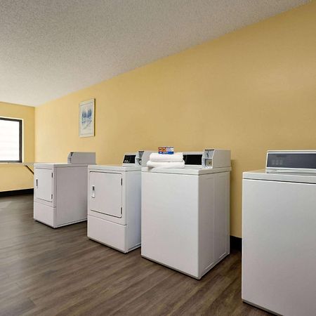 Days Inn By Wyndham Карбондейл Екстериор снимка