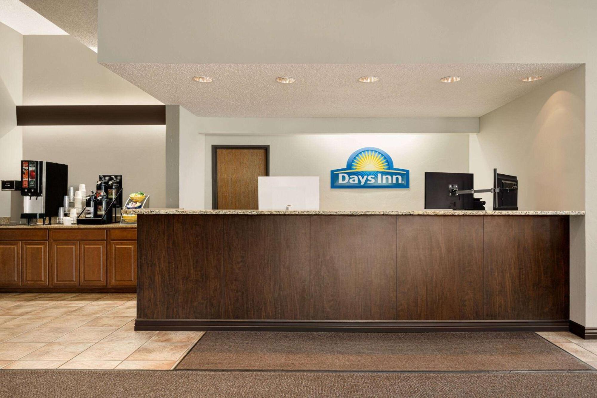 Days Inn By Wyndham Карбондейл Екстериор снимка